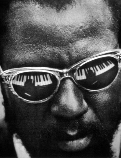 monk_reflection_in_glasses.jpg
